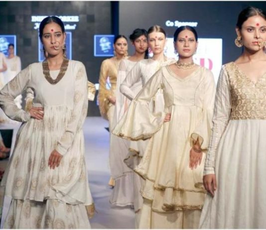 Get a better idea about the fashion makeover with Diyanshi and Deepali