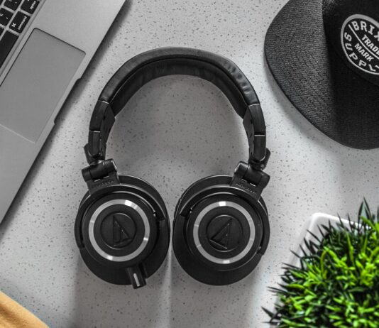 Top 5 Coolest Headphones for Best Sound Review Top 5 Coolest Headphones for Best Sound Review