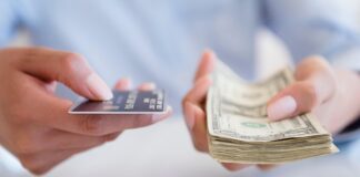 Using Credit Card vs Cash – Which is the Better Option?