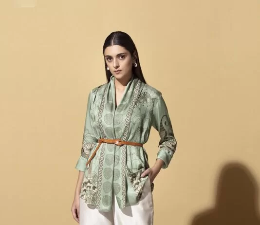 Know The Best Tips To Dress Up for a Family Christmas Party Christmas party