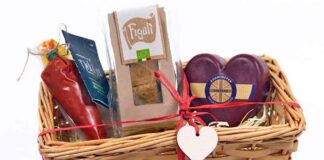 Which Gifts Should You give to Your Friends? gift hamper delivery uk