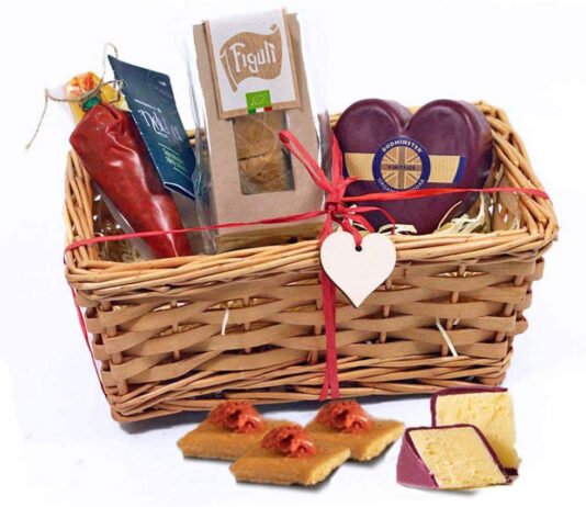 Which Gifts Should You give to Your Friends? gift hamper delivery uk