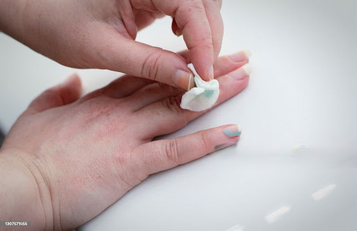 how to remove dip powder nails